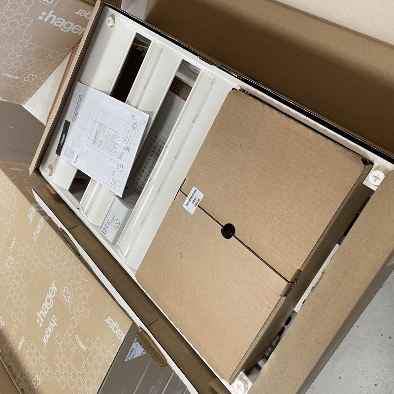 Réalisations Sonnenhof - boitier électrique type DTI monté et emballé en carton