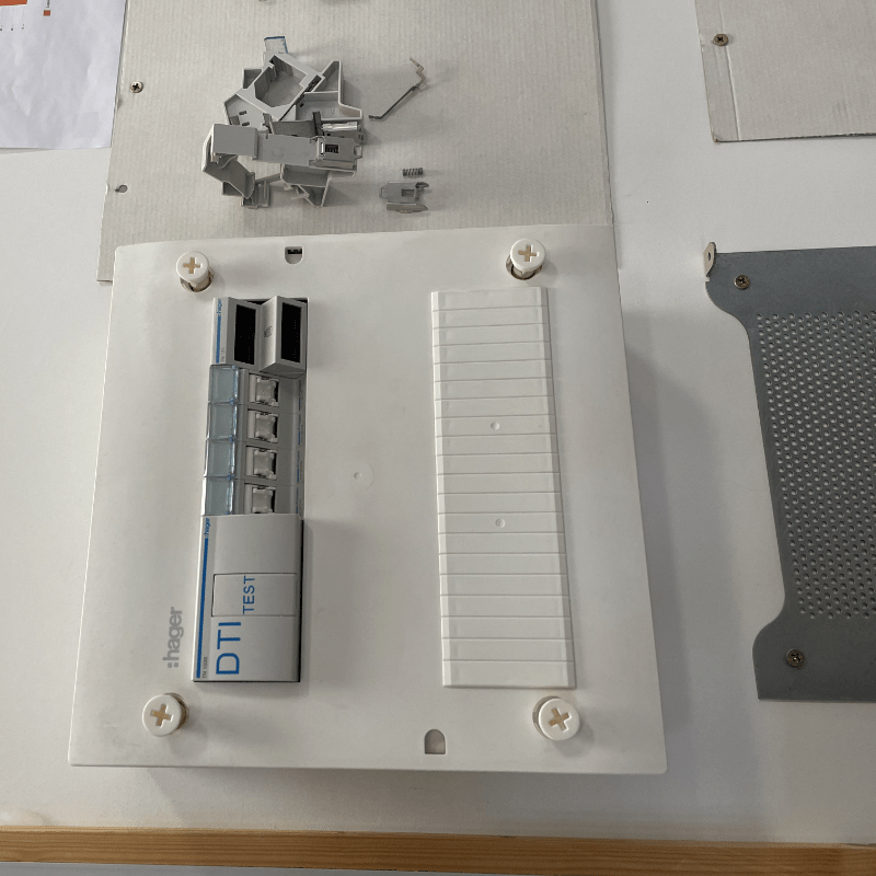 Réalisations Sonnenhof - boitier électrique type DTI monté vue du dessus