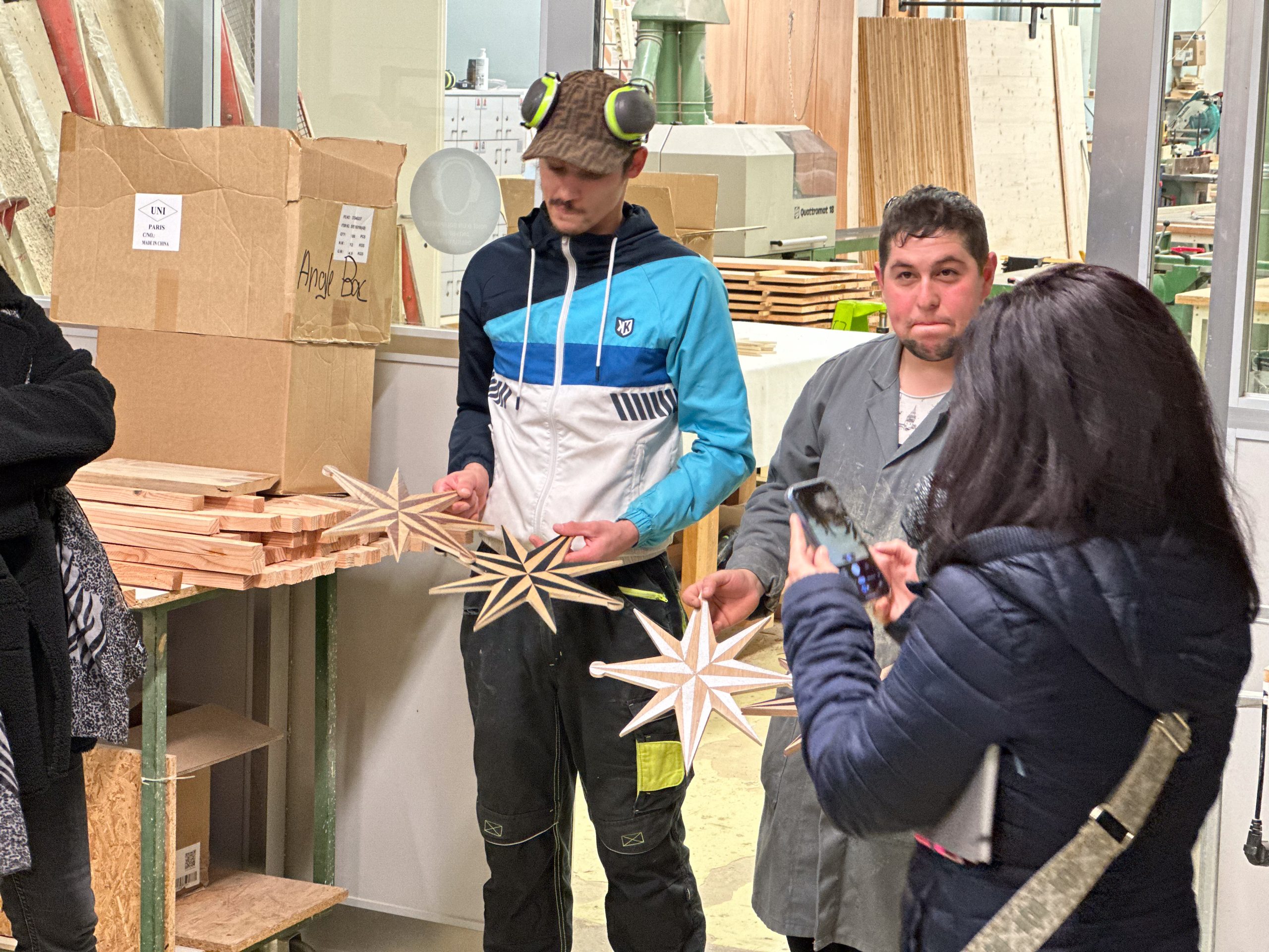 Photo de groupe lors de la visite du Crédit Mutuel aux Ateliers Sonnenhof